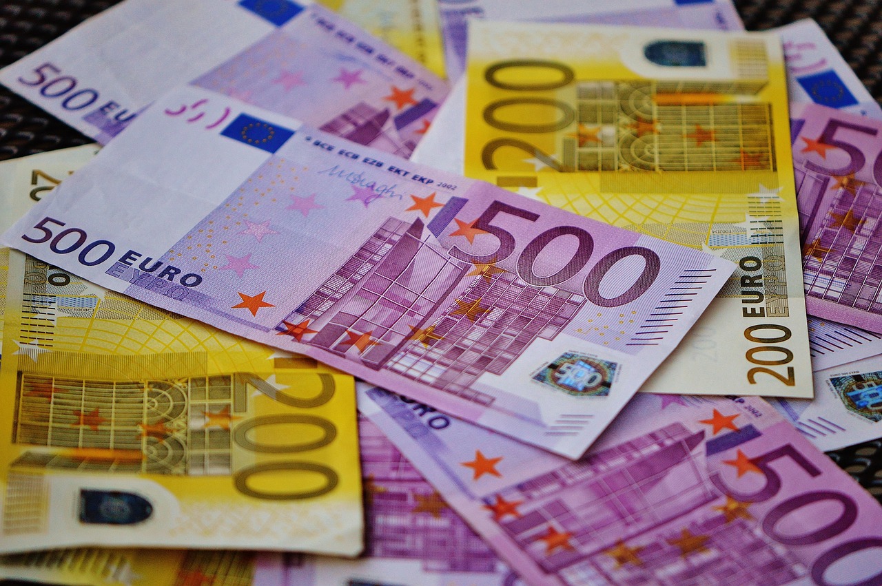erfahren sie alles über den digitalen euro: seine vorteile, herausforderungen und die auswirkungen auf die europäische wirtschaft. informieren sie sich über die zukunft der digitalen währungen in europa.