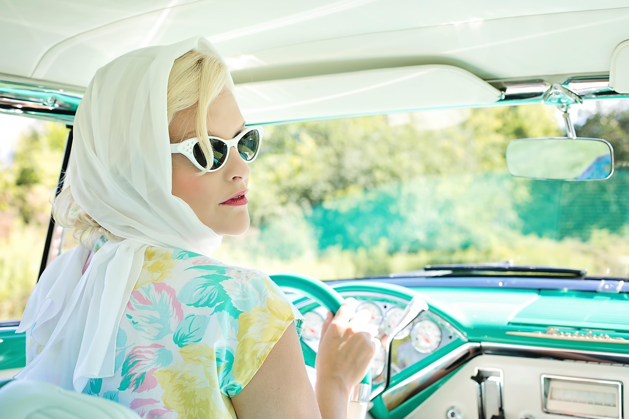 entdecken sie die zeitlose eleganz der vintage-mode! lassen sie sich von einzigartigen stilen und hochwertigen materialien inspirieren, die nostalgie und individuelles flair vereinen. perfekt für modebegeisterte, die das besondere suchen.